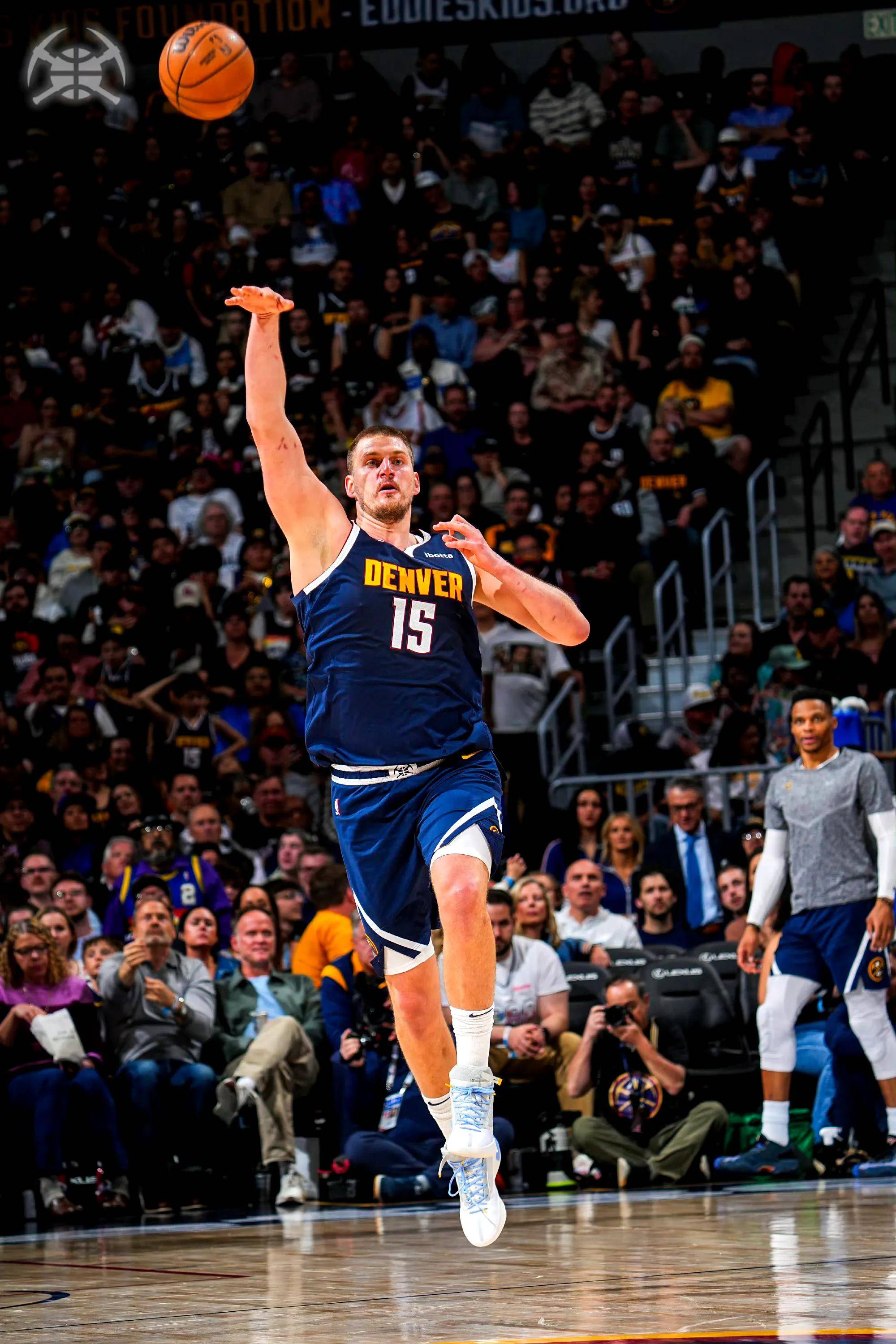 九游网页版-冲刺阶段印第安纳步行者备战CBA常规赛，豪取连胜细节曝光，更衣室稳定，赛程密集仍需轮换的简单介绍